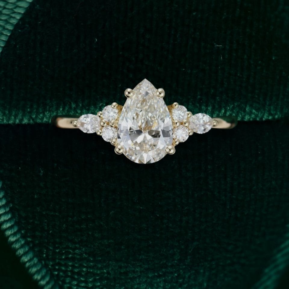 1.5CT Pear Cut Moissanite Classic Side Stone Engagement Ring — Timeless Brilliance with Modern Grace (3)