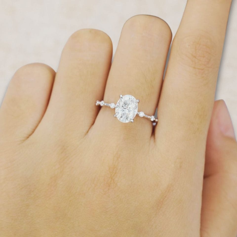 2 CT Oval Cut Moissanite Engagement Ring with Unique Distance Band (2)