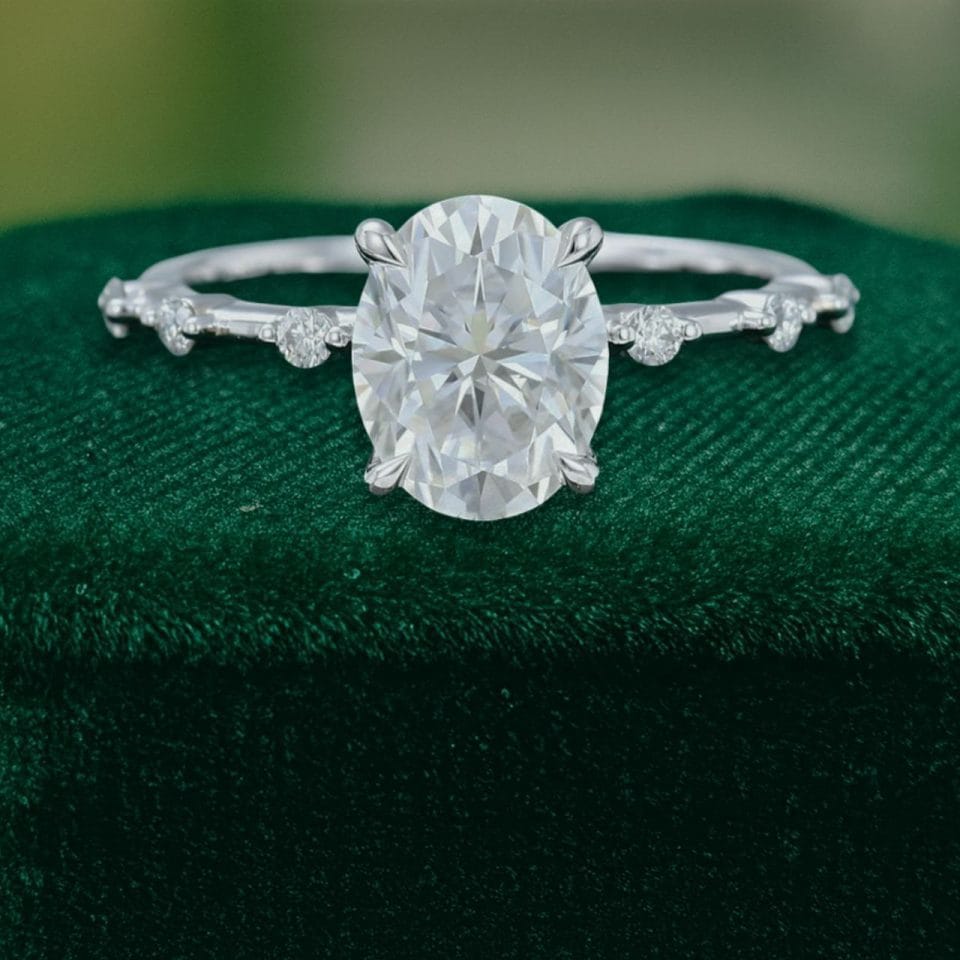 2 CT Oval Cut Moissanite Engagement Ring with Unique Distance Band (3)