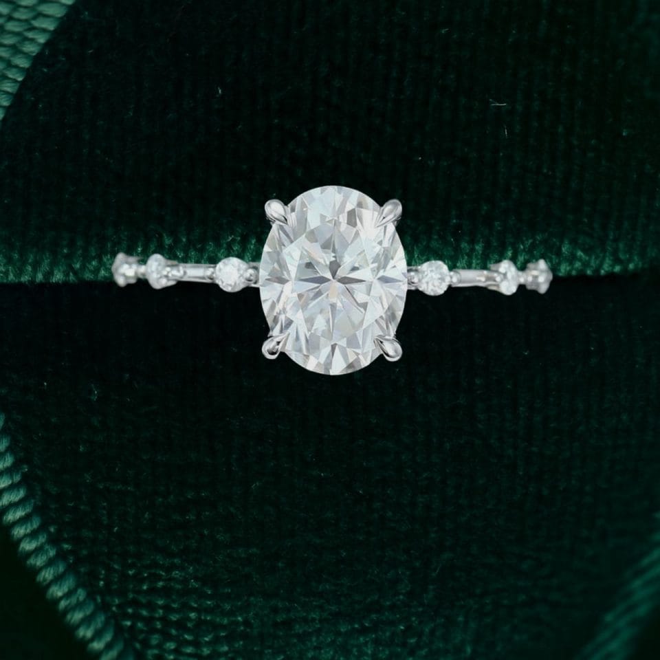2 CT Oval Cut Moissanite Engagement Ring with Unique Distance Band (5)