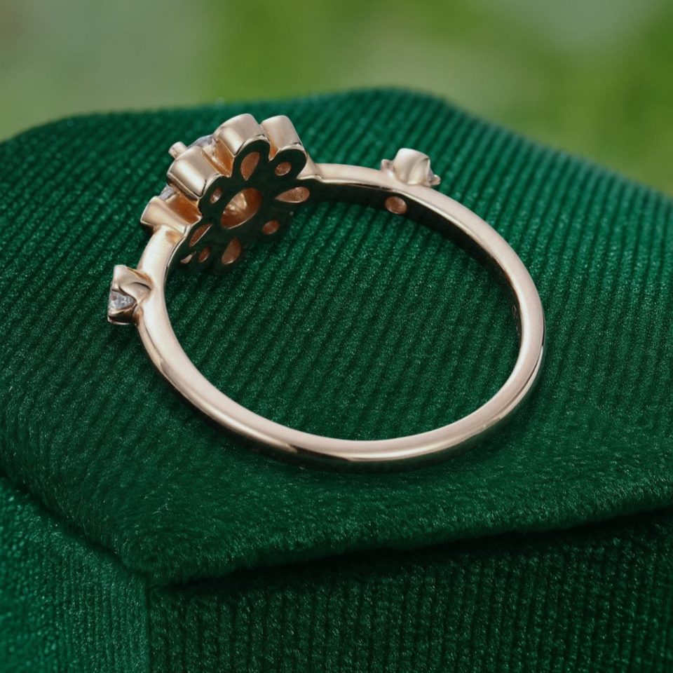 Elegant Floral Moissanite Promise Ring – A Unique Symbol of Love (3)