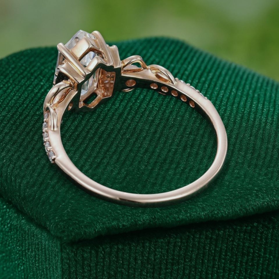 Elongated Hexagon Moss Agate Ring – A Timeless Symbol of Love (6)