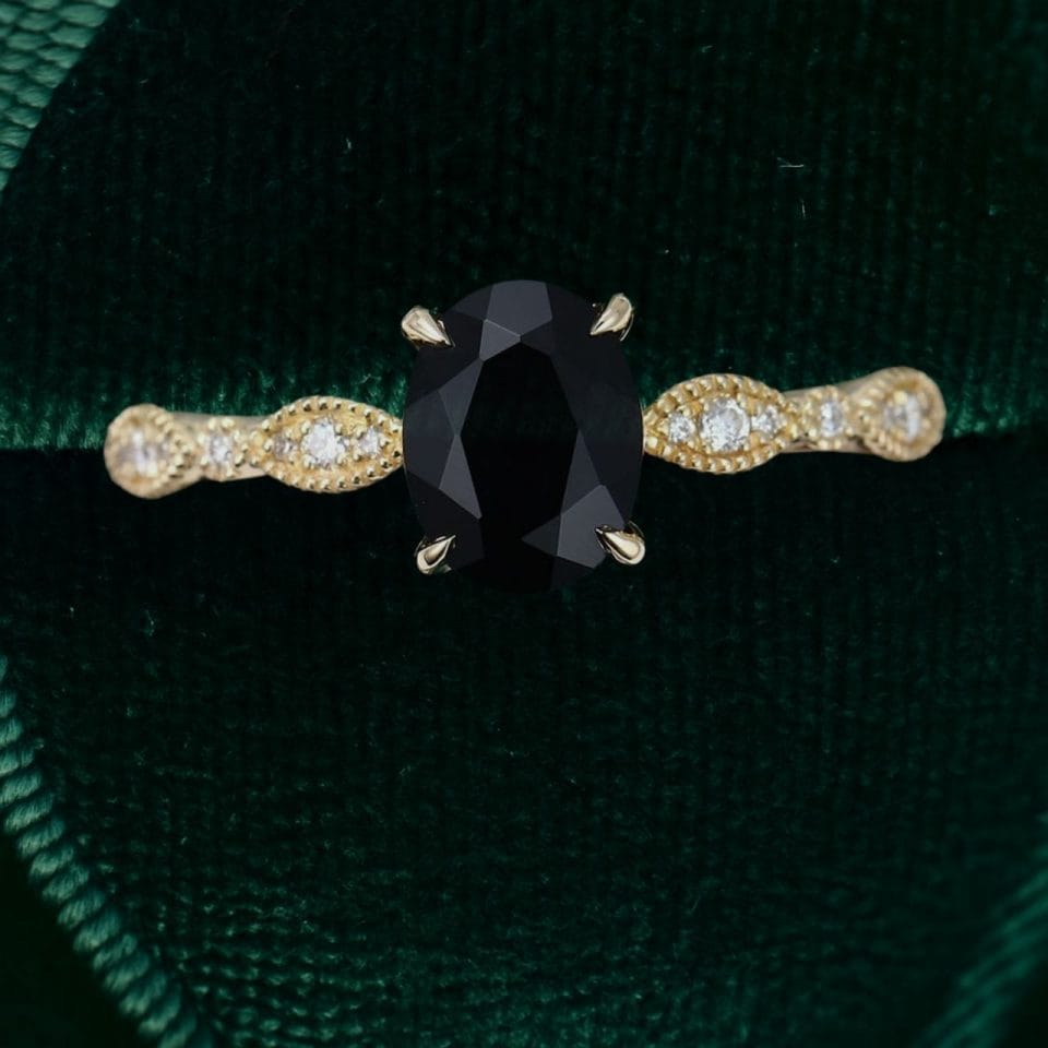 Oval Cut Black Onyx Engagement Ring in Yellow Gold – Elegant Vintage Style (4)