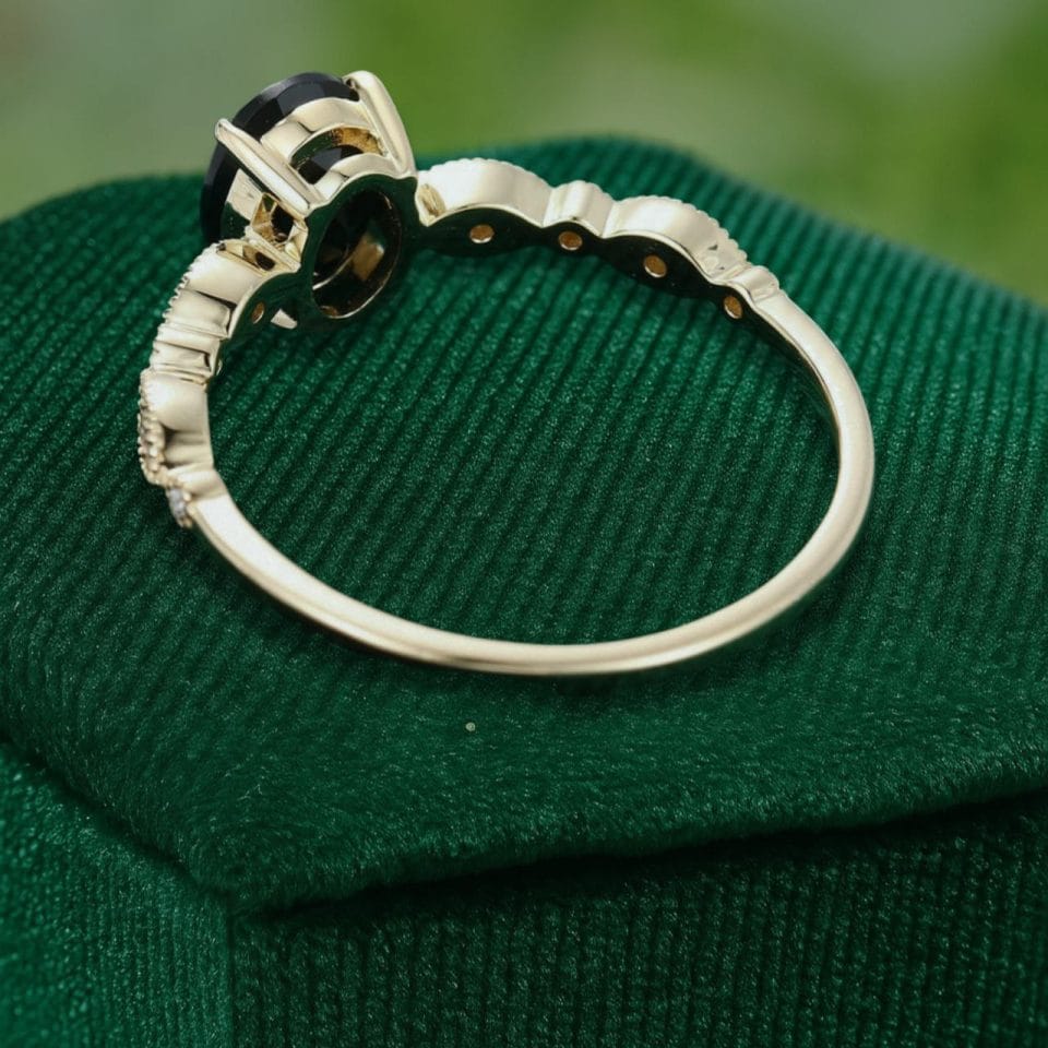 Oval Cut Black Onyx Engagement Ring in Yellow Gold – Elegant Vintage Style (5)