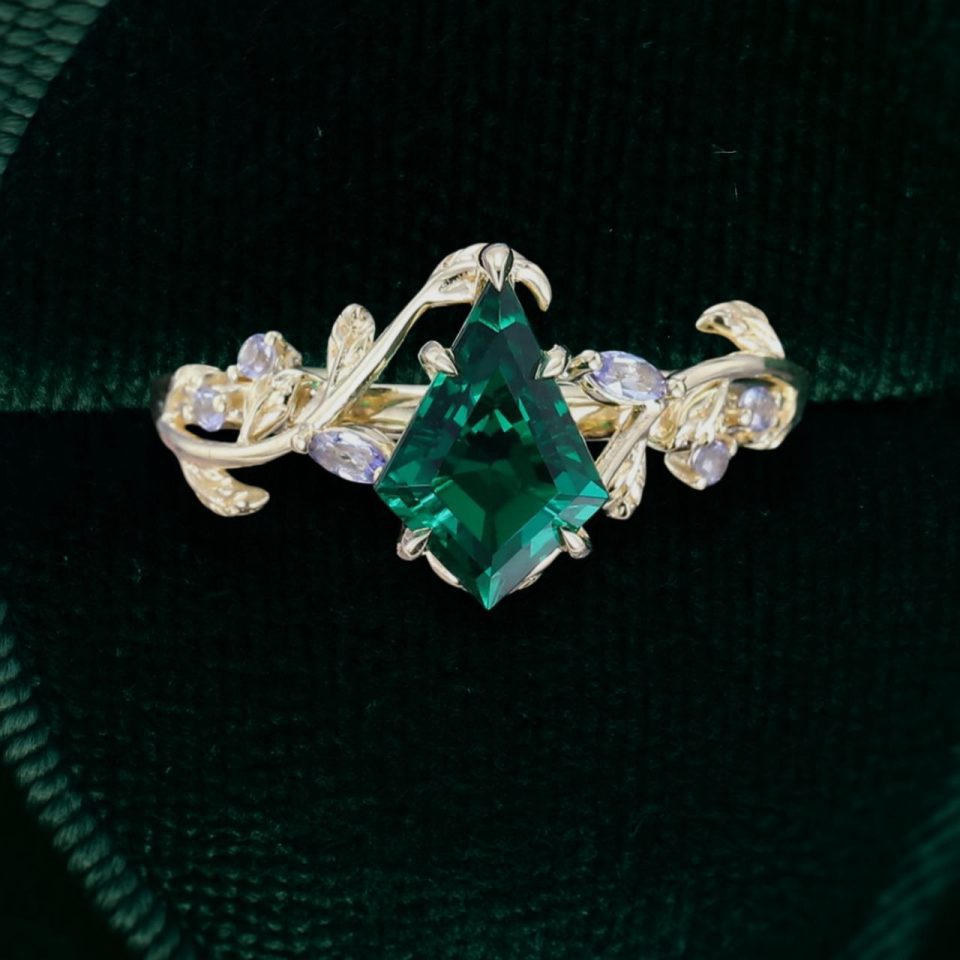 LeafLace Natural Emerald Kite Cut Ring with Tanzanite Accent Stones (4)