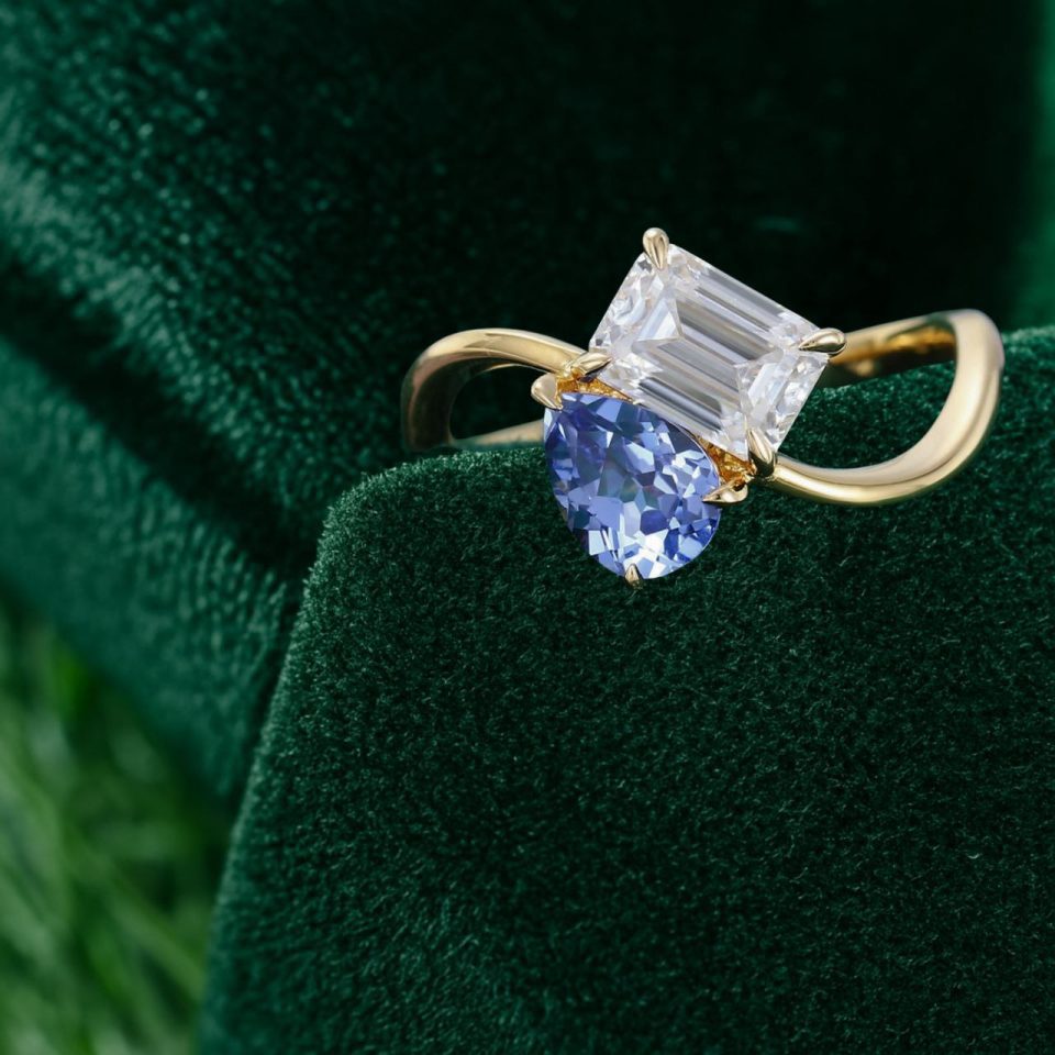 Swirling Toi et Moi Ring with Cornflower Sapphire and Moissanite (1)