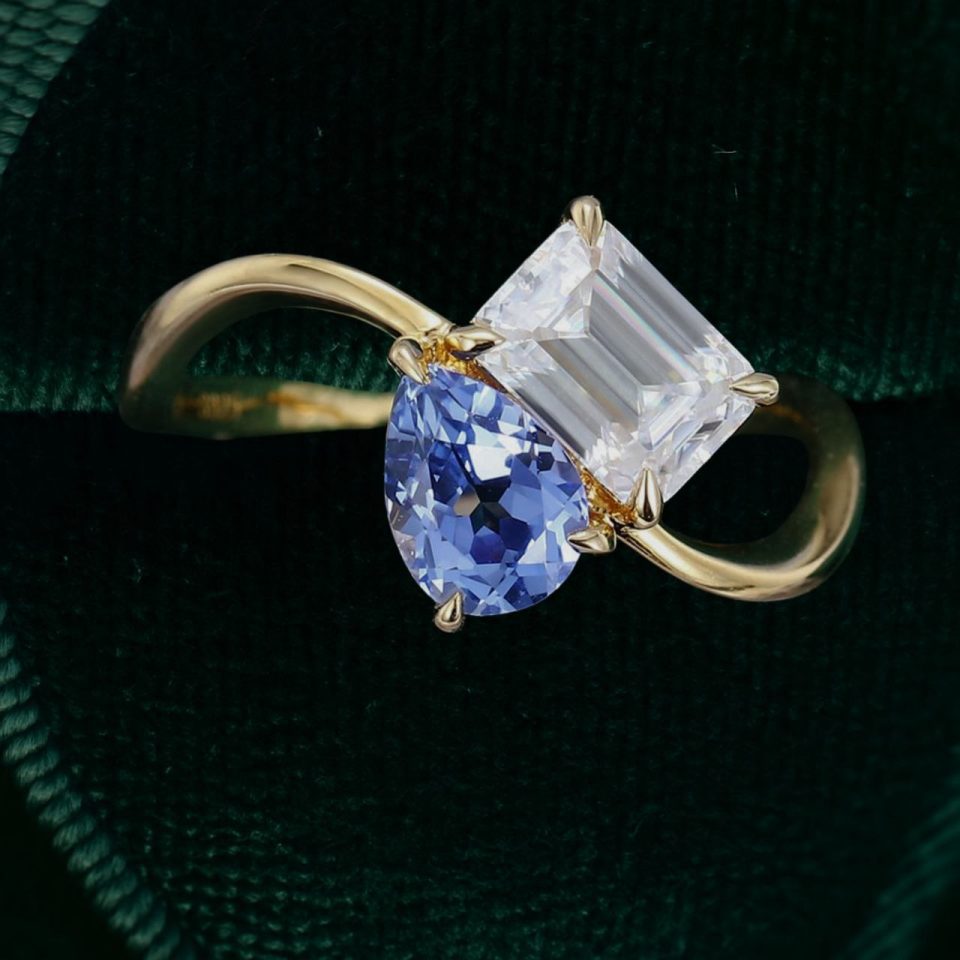 Swirling Toi et Moi Ring with Cornflower Sapphire and Moissanite (6)