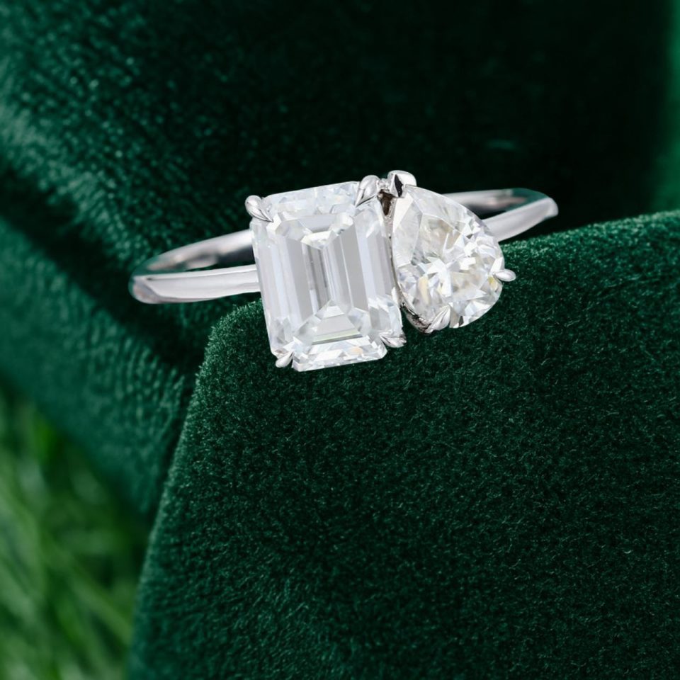 Unique Toi et Moi Ring with Emerald and Pear Cut Moissanite (6)