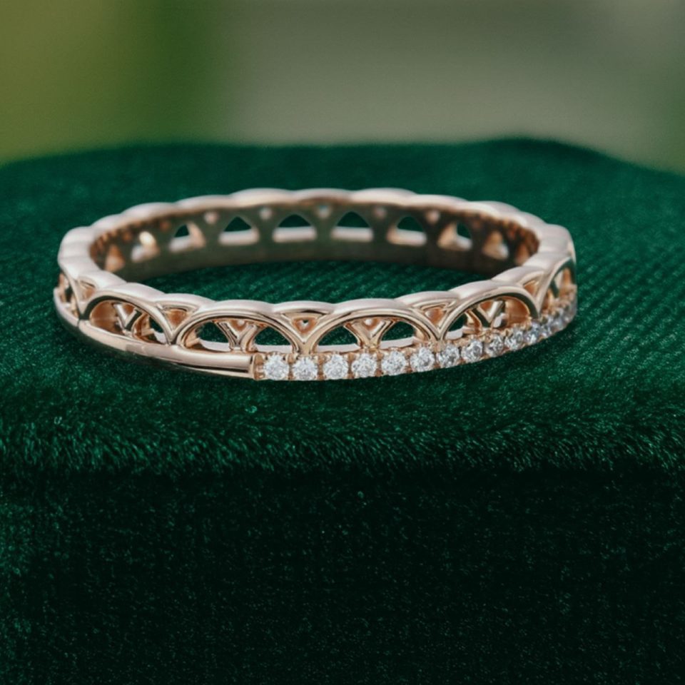 Crown Moissanite Full-Eternity Wedding Band – Scalloped Lace Stacking Ring (2)