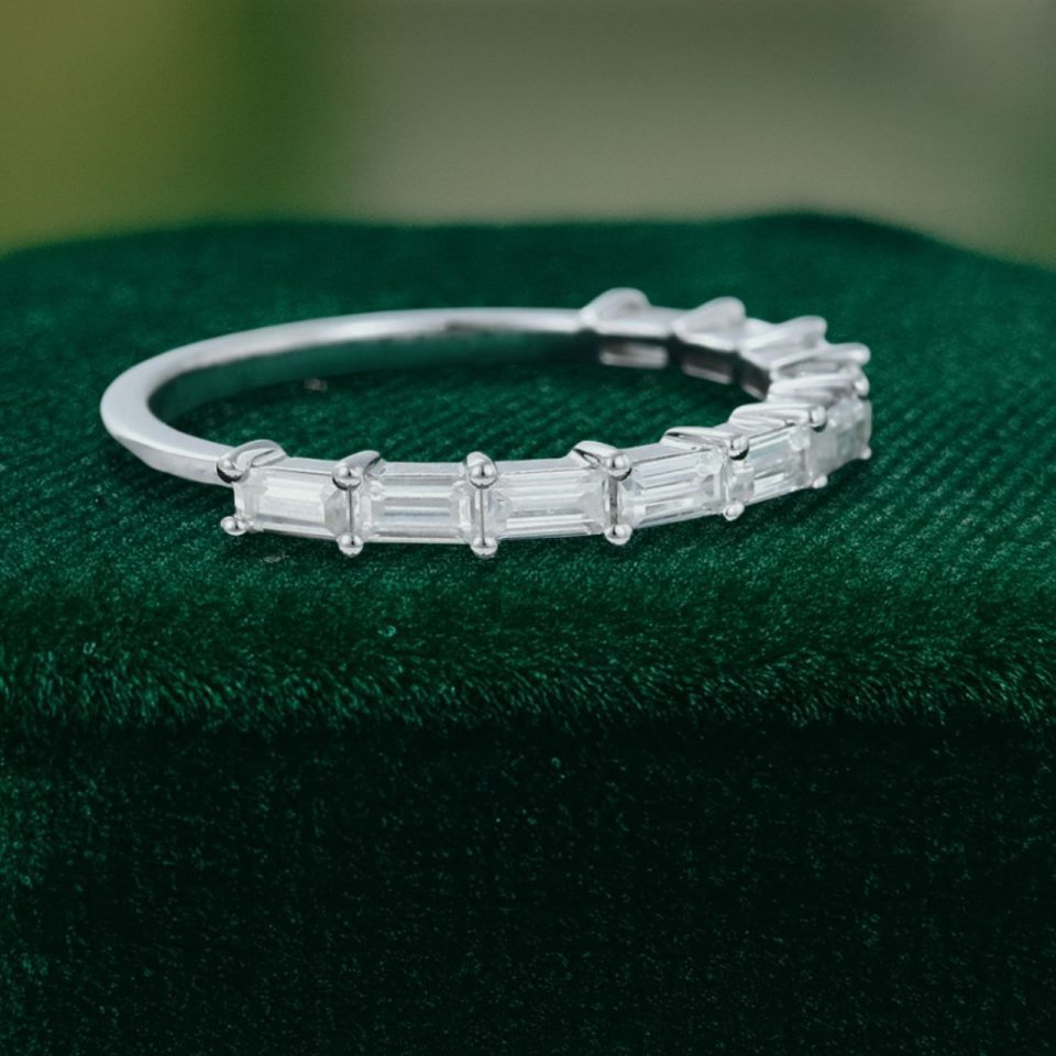 Elegant White Gold Wedding Band with Baguette Cut Moissanite (3)