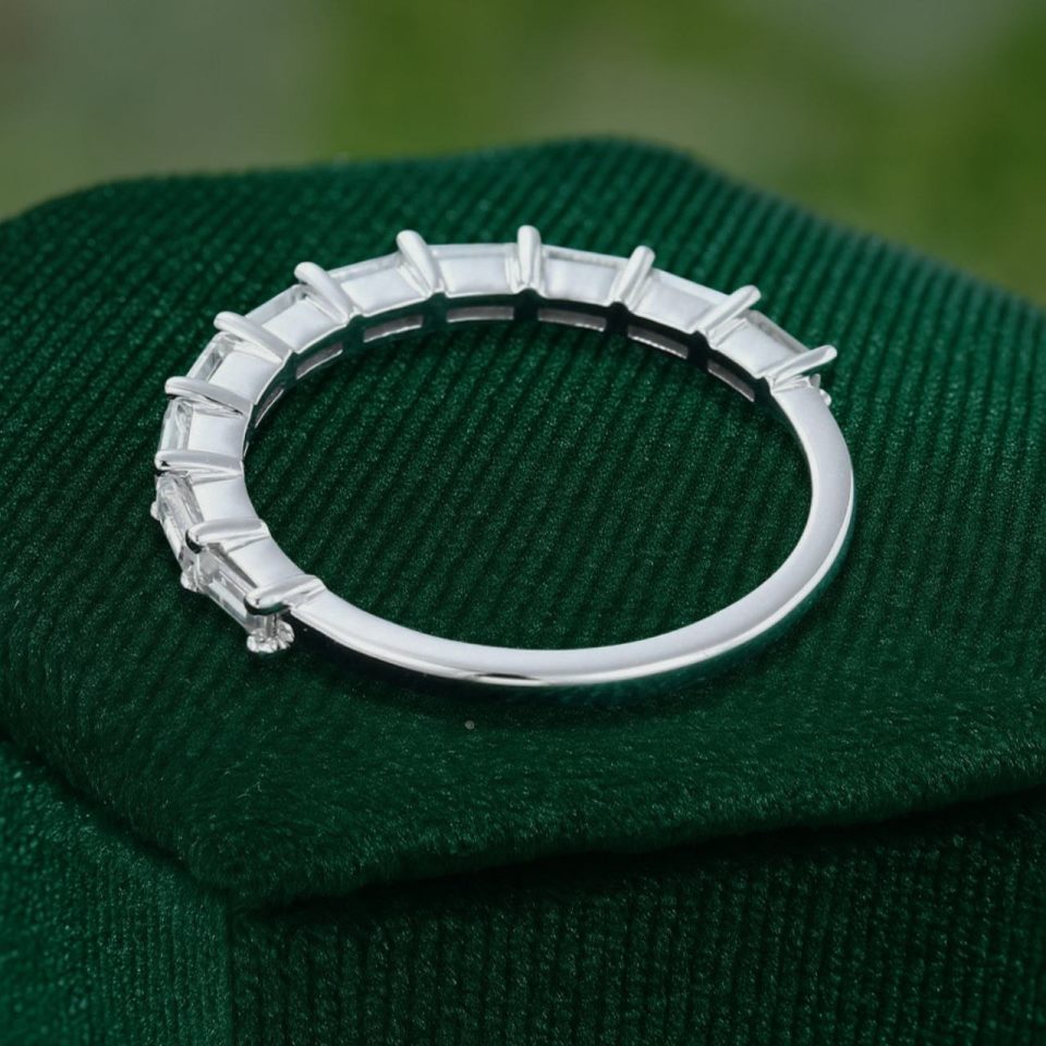 Elegant White Gold Wedding Band with Baguette Cut Moissanite (5)