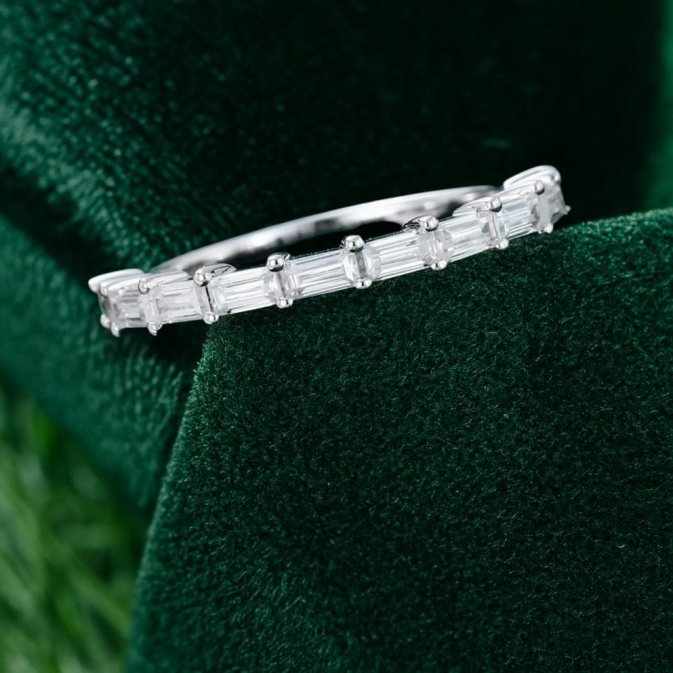 Elegant White Gold Wedding Band with Baguette Cut Moissanite (6)