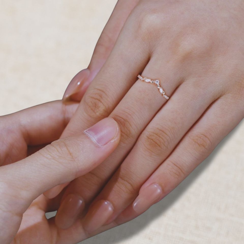 Fine Leaf Motif Curved Moissanite Wedding Band (1)