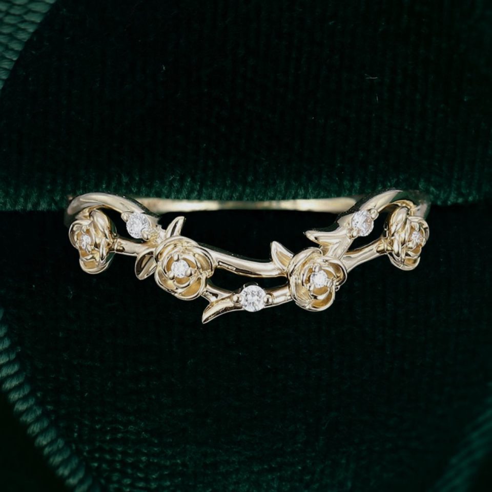 Floral-Inspired Curved Moissanite Wedding Band with Rose Accents (4)
