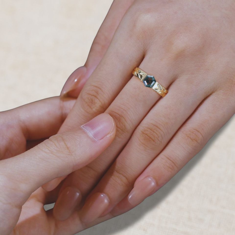 Gender-Neutral Wedding Band with Hexagon-Cut Moss Agate & Leaf Accents (1)