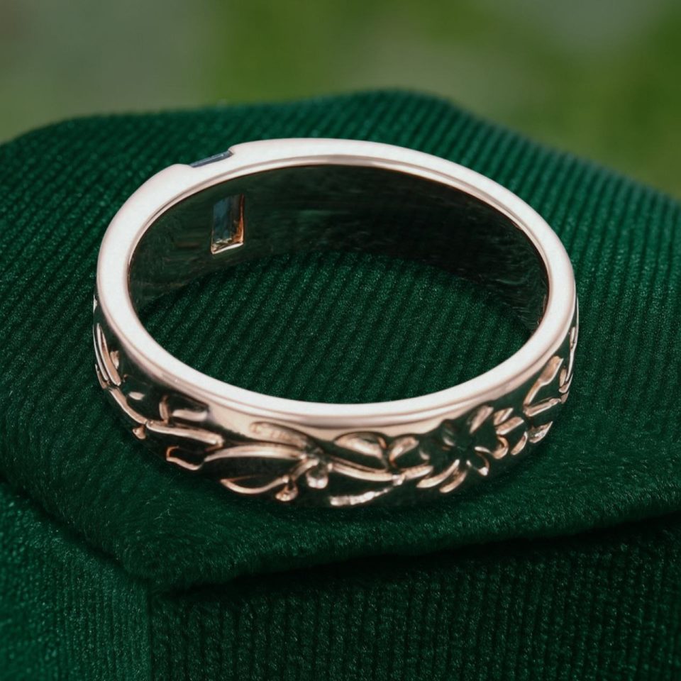 Leaf-Etched Gender-Neutral Wedding Band with Baguette-Cut Moss Agate (6)