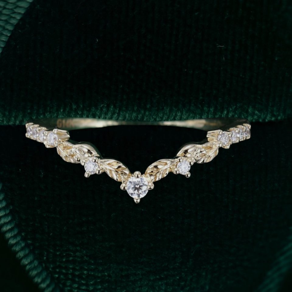 Nature’s Embrace Moissanite Curved Leaf Wedding Band (4)