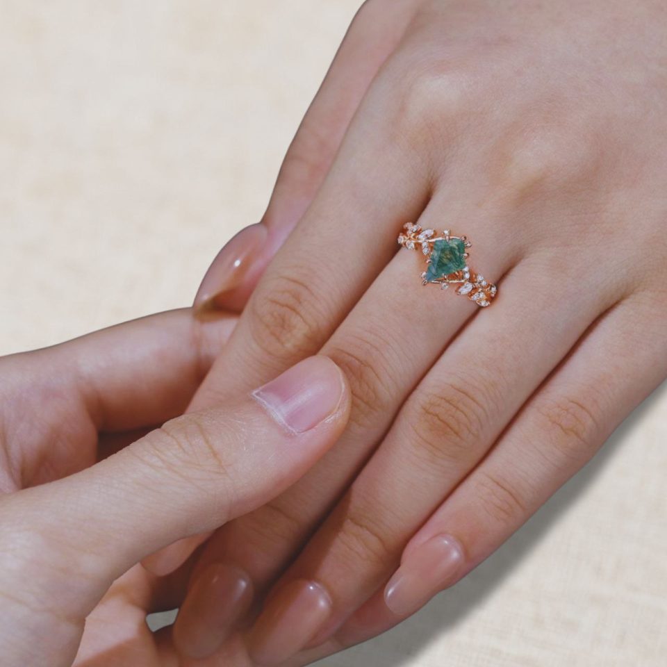 TwigGlow Moss Agate Engagement Ring in Kite Cut — Nature-Inspired Elegance (1)