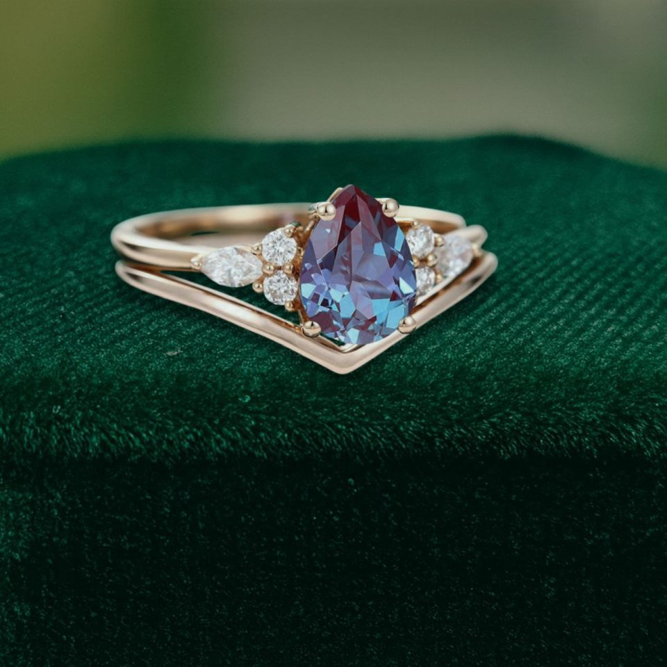 2PCS Pear-Cut Alexandrite Bridal Engagement Ring Set (5)