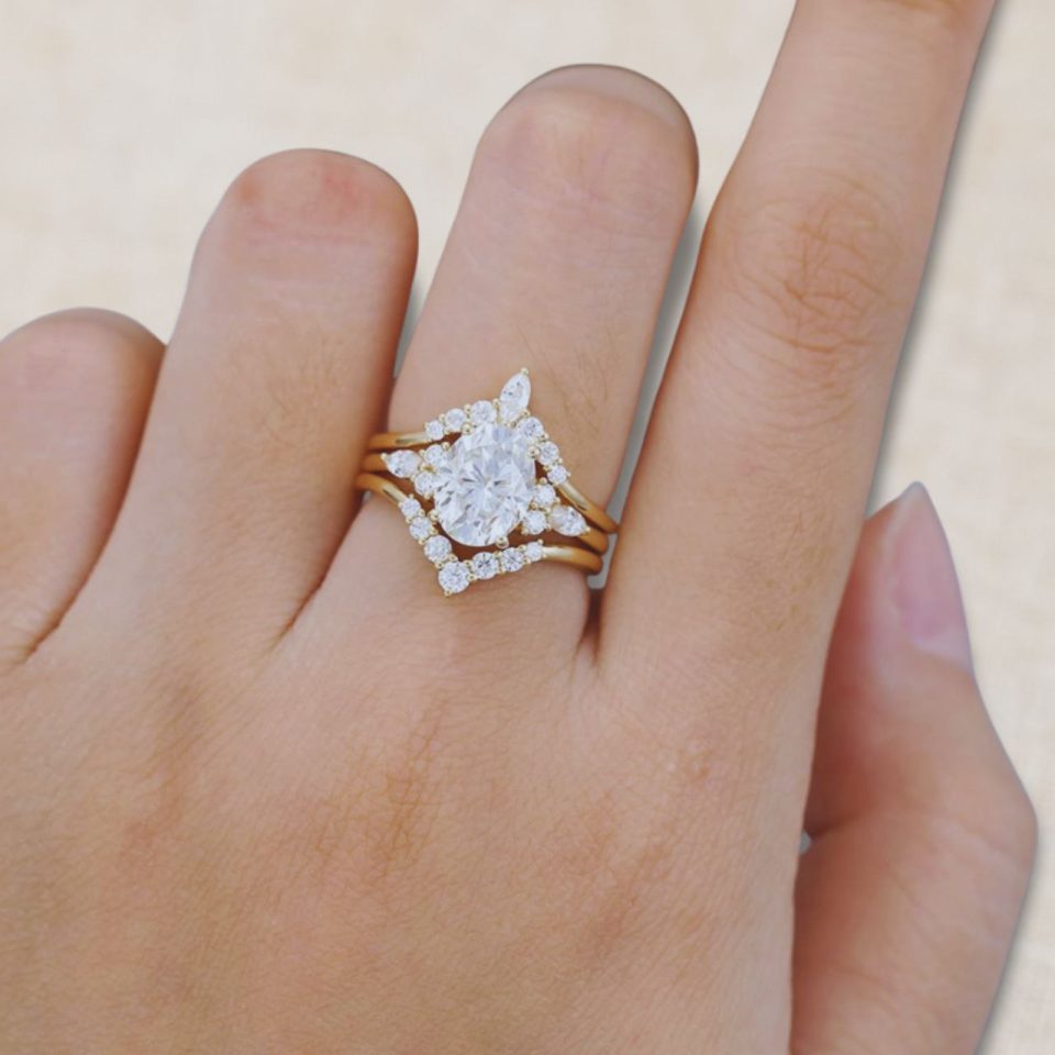 3-Piece Oval-Cut Moissanite Engagement Ring Set (1)