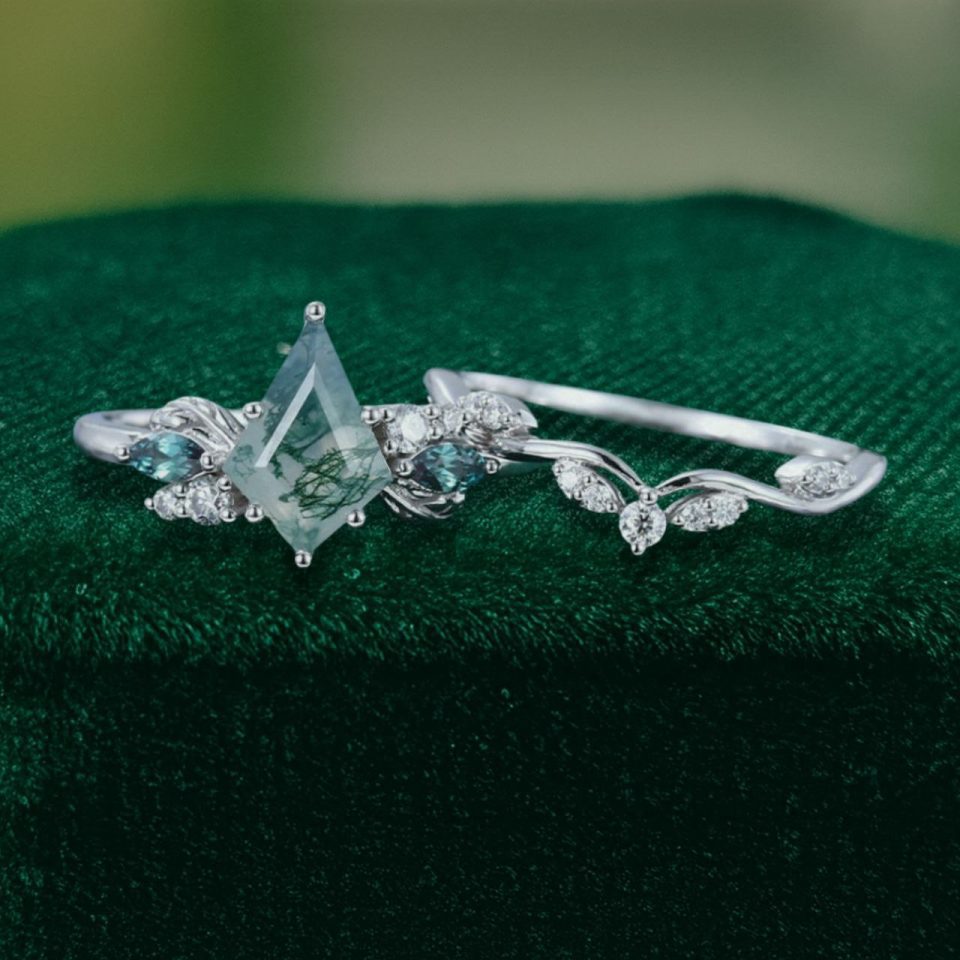 Kite-Cut Moss Agate Engagement & Wedding Ring Set – Cluster Design (2)
