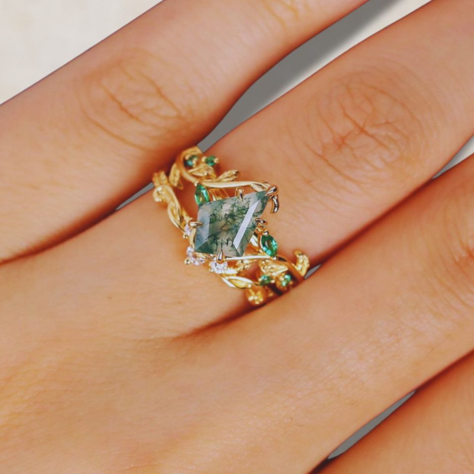 Nature-Inspired Kite-Cut Moss Agate Bridal Ring Set with Leaf Motif (4)