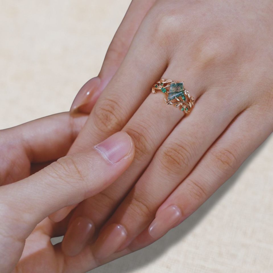 Nature-Inspired Kite-Cut Moss Agate Bridal Ring Set with Leaf Motif (5)