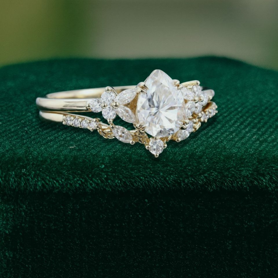 Nature-Inspired Pear Moissanite Engagement Ring Set with Leaf-Carved Band (4)