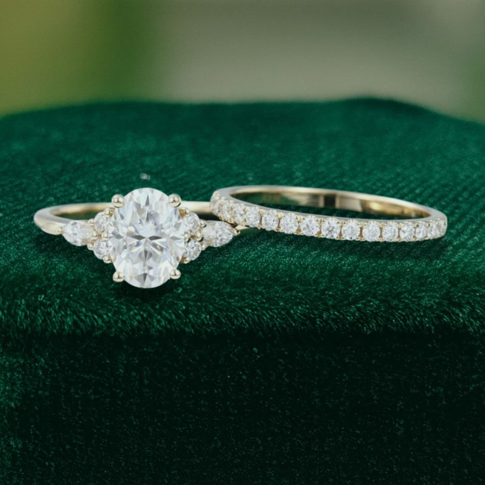 Oval-Cut Moissanite Bridal Ring Set in Yellow Gold (3)
