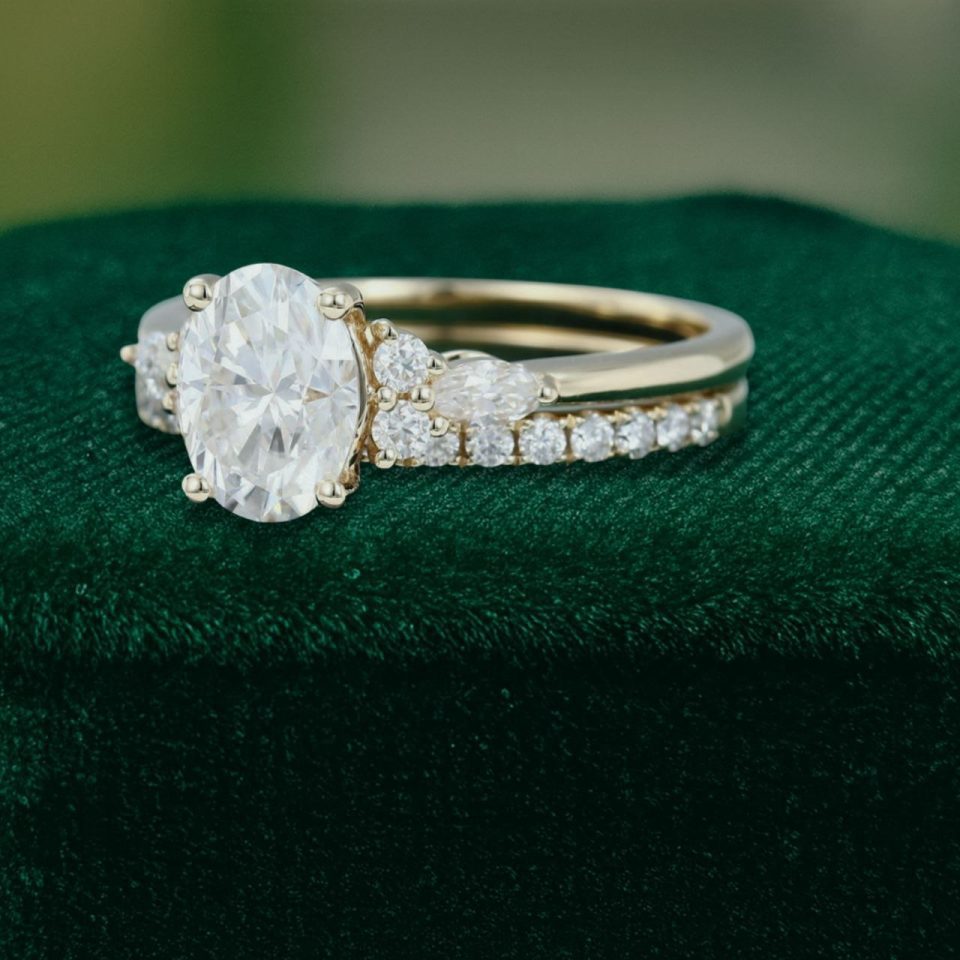 Oval-Cut Moissanite Bridal Ring Set in Yellow Gold (6)