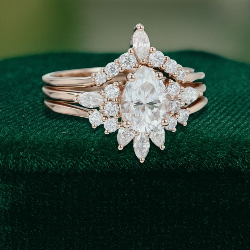 Pear-Cut Moissanite 3PCS Engagement & Wedding Ring Set (4)