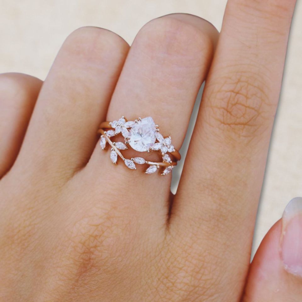 Pear-Cut Moissanite Engagement Ring Set with Nature-Inspired Design (1)