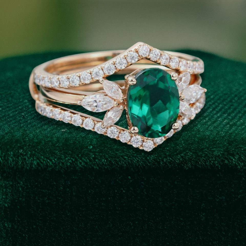 Rose Gold 6×8 mm Oval-Cut Lab Emerald Bridal Ring Set (4)
