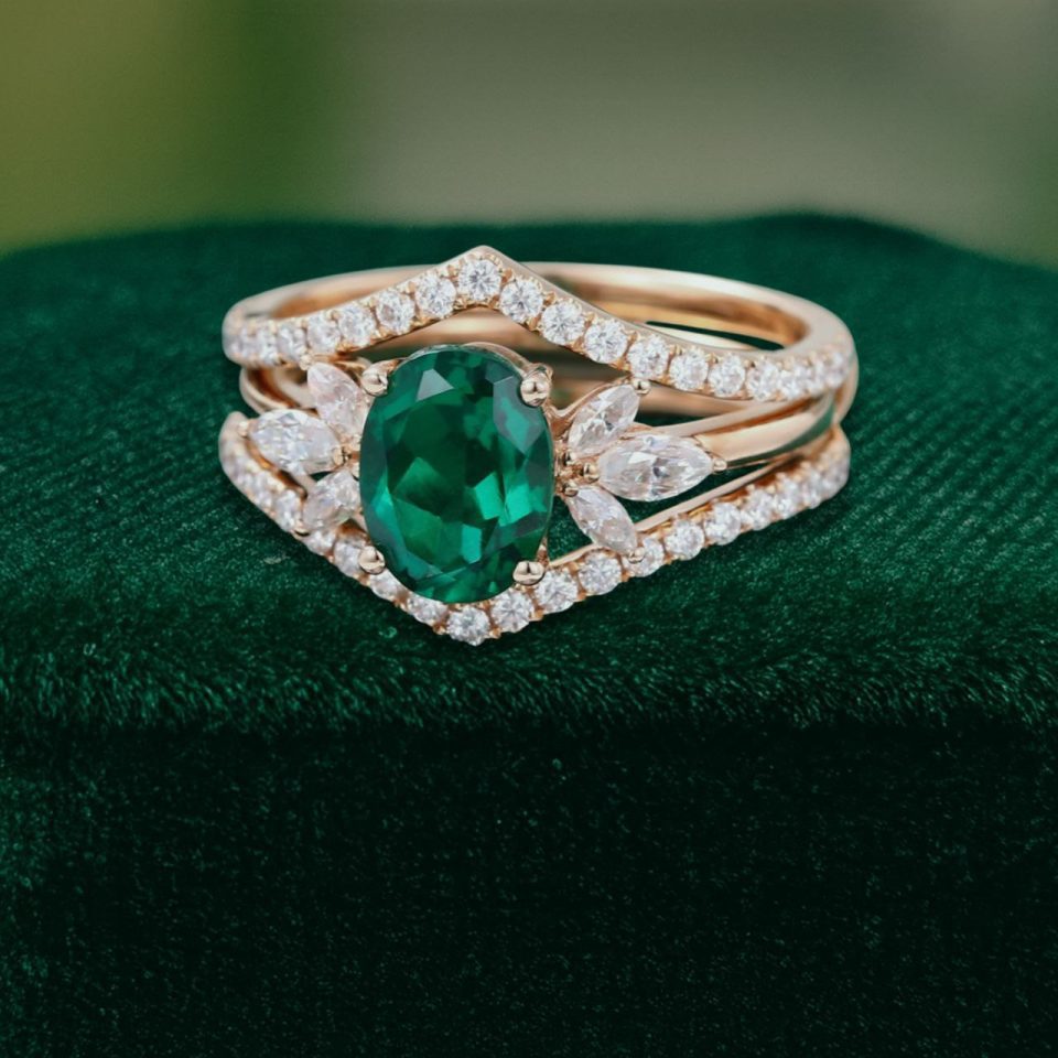 Rose Gold 6×8 mm Oval-Cut Lab Emerald Bridal Ring Set (5)