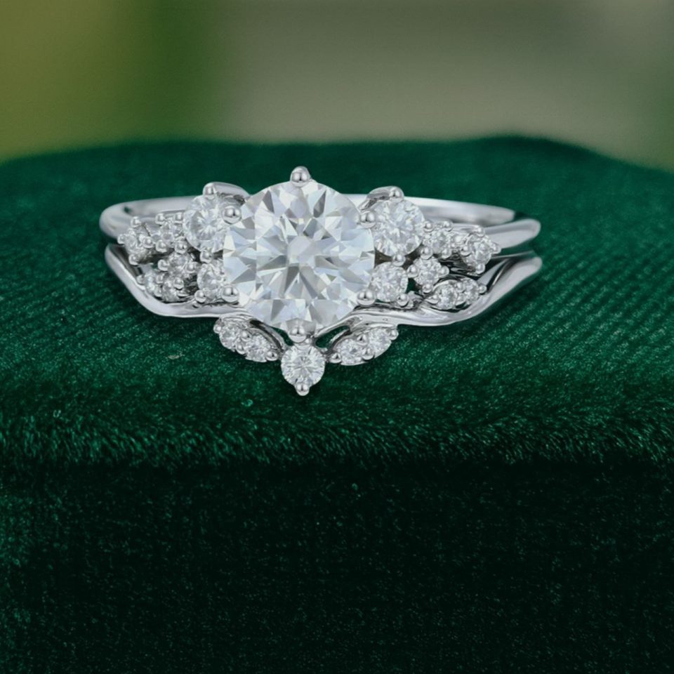 Snowdrift Round Cut Moissanite Cluster Engagement Ring Set – Bold Symmetrical Accents (5)
