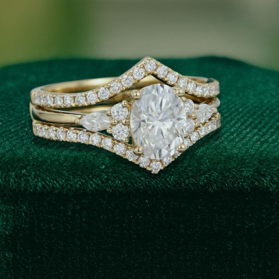 Vintage Oval-Cut Moissanite Double Band Bridal Ring Set (2)