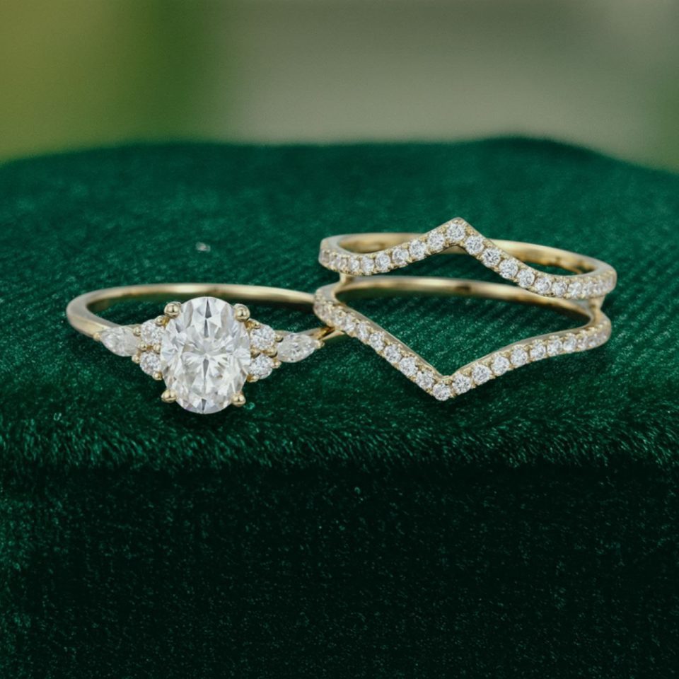 Vintage Oval-Cut Moissanite Double Band Bridal Ring Set (3)
