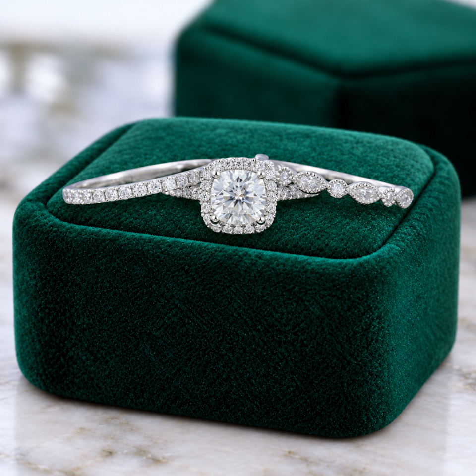 Elegant 3-Piece Cushion-Cut Moissanite Engagement & Wedding Ring Set (3)