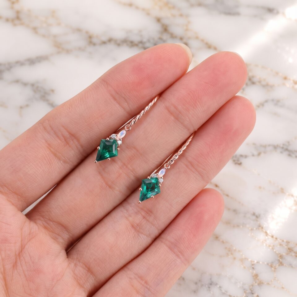 Emerald Kite Cut Dangle Earrings with Twisted Design (1)