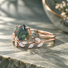 Pear-Cut Moss Agate and Moissanite Wedding Ring Set – Nature-Inspired (4)